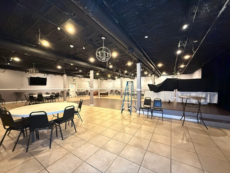 More Photos Of 7240-7286 Oswego Rd, Liverpool Restaurant For Sale