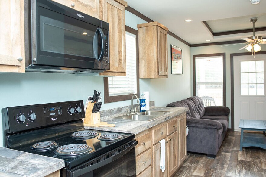 More Photos Of 10618 E US Highway 290, Fredericksburg Trailer Camper Park For Sale