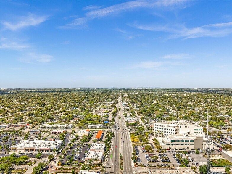 More Photos Of 2731 Broward Blvd, Fort Lauderdale Freestanding For Lease