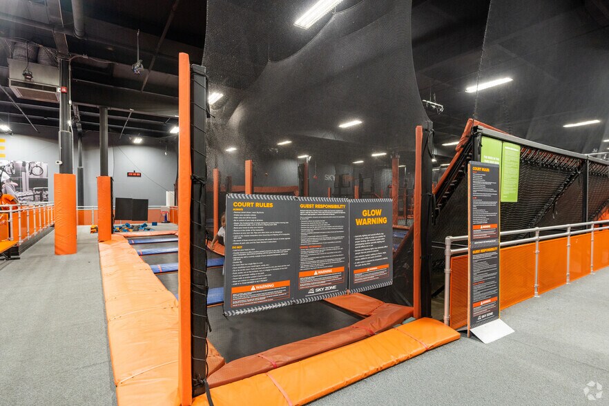 More Photos Of 2500 Grant Ave, Philadelphia Freestanding For Lease