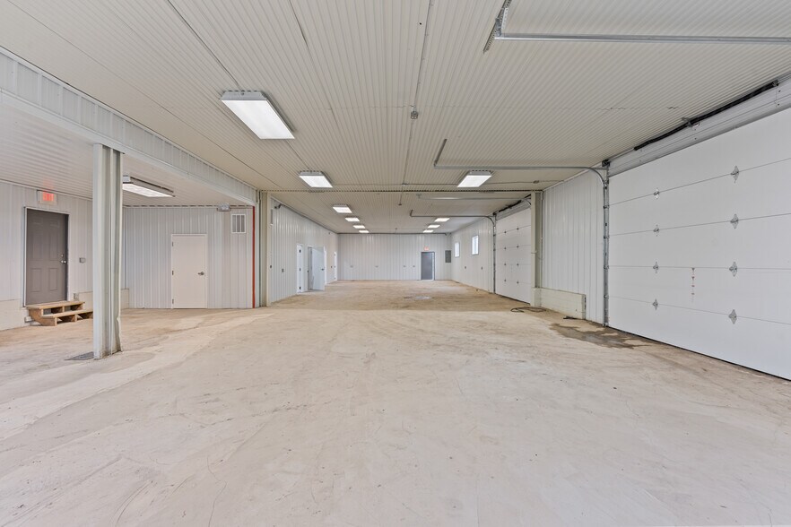 More Photos Of 22840 Canal Rd, Circleville Warehouse For Sale