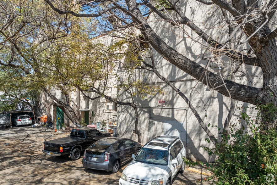 More Photos Of 1441 N McCadden Pl, Los Angeles Showroom For Sale