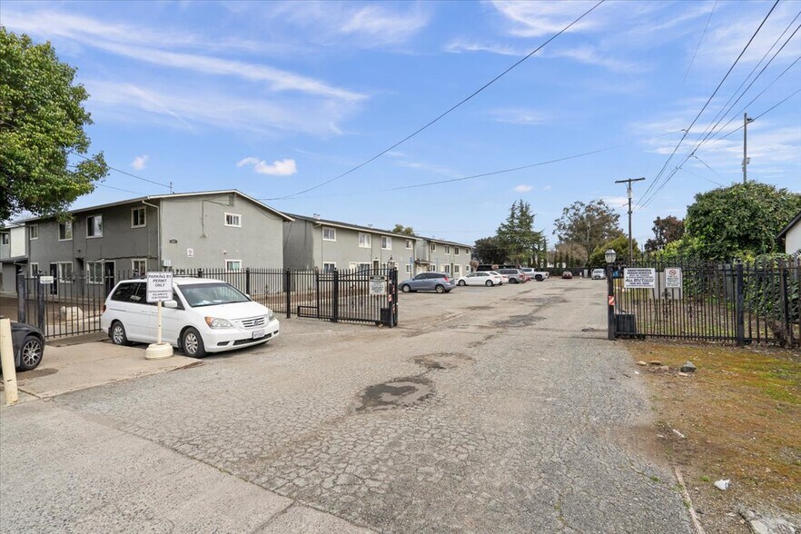 More Photos Of 611-613 E 7th St, Gilroy Apartments For Sale