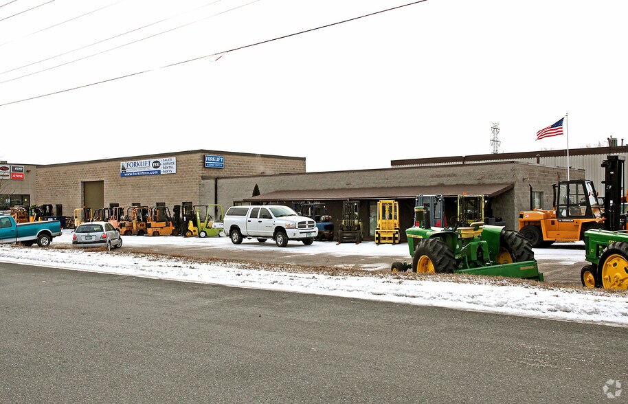 More Photos Of 7583 Highway 13 W, Savage Service For Sale