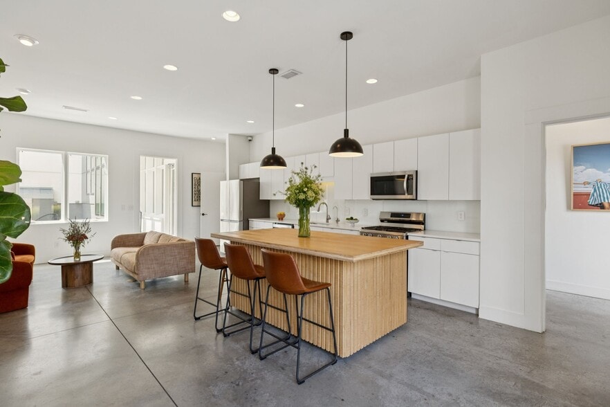 More Photos Of 2517 White Ave, Nashville Office Residential For Sale