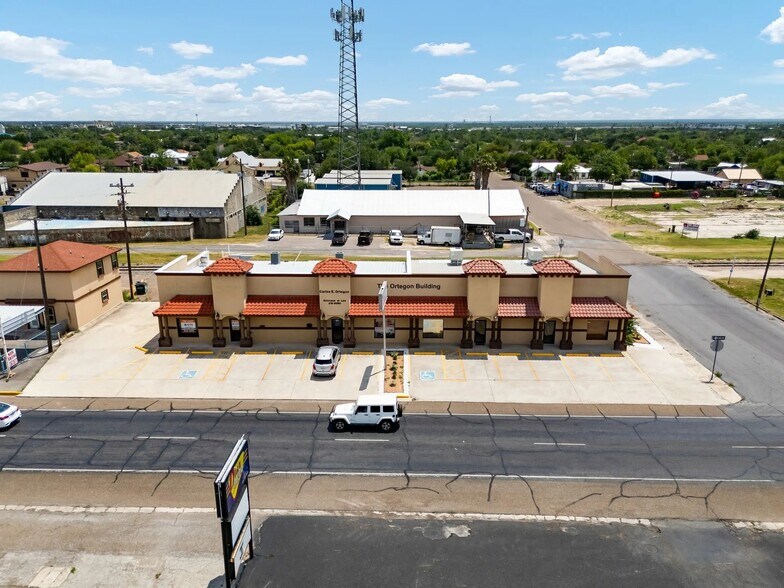 More Photos Of 500-504 E 9th St, Mission Office For Lease