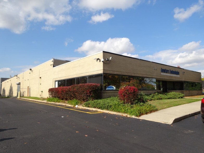 More Photos Of 180 Adams Ave, Hauppauge Flex For Lease