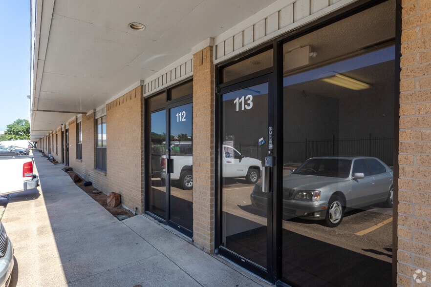 More Photos Of 10930 Switzer Ave, Dallas Unknown For Lease