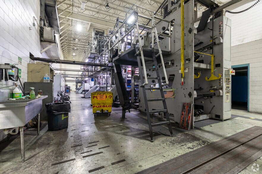 More Photos Of 825 W 6th St, Pueblo Light Distribution For Sale