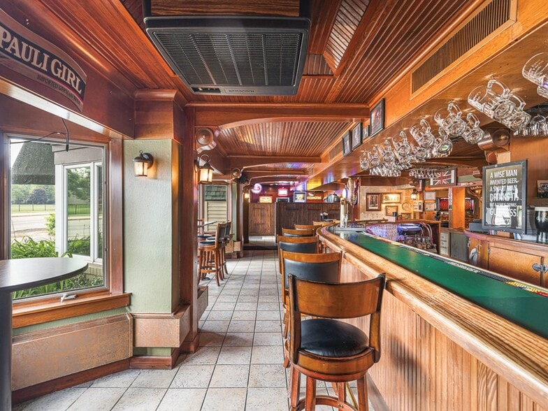 More Photos Of 5040 N 2nd St, Loves Park Restaurant For Sale