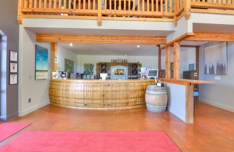 More Photos Of 5646 W Harrier Dr, Missoula Showroom For Sale