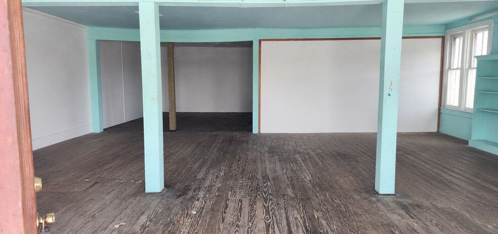 More Photos Of 418 Main st, Risingsun General Retail For Sale