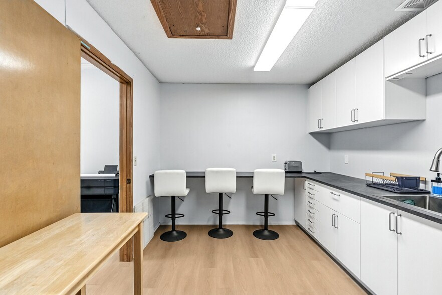 More Photos Of 8431 Baymeadows Way, Jacksonville Loft Creative Space For Lease