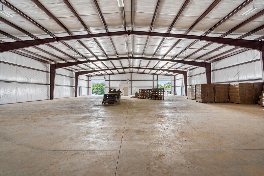 More Photos Of 27 Airport Business, Jasper Warehouse For Lease