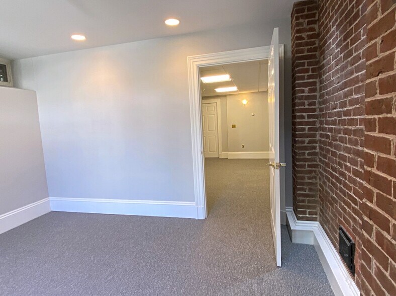 More Photos Of 629 Main St, Woburn Office For Lease
