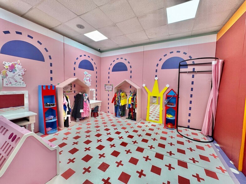 More Photos Of 1267 Forest Ave, Staten Island Storefront Retail Office For Lease