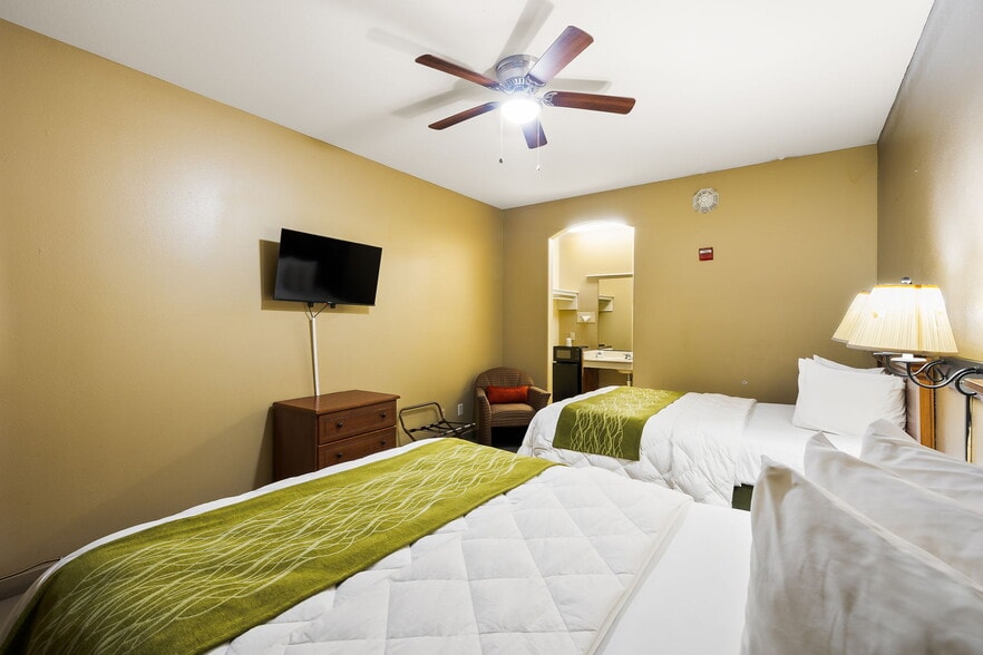 More Photos Of 1010 W Houston Ave, McAllen Hotel For Sale