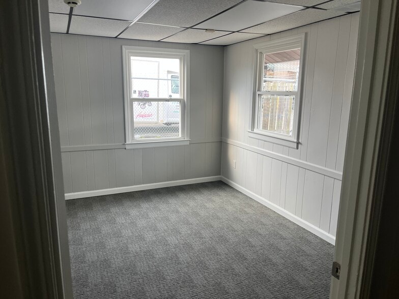 More Photos Of 1112 Ulrich Ave, Louisville Office For Lease