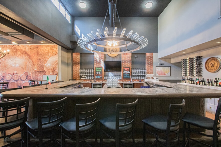 More Photos Of 104 Macomb Pl, Mount Clemens Restaurant For Sale