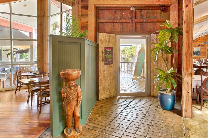 More Photos Of 1551 Periwinkle Way, Sanibel Restaurant For Sale