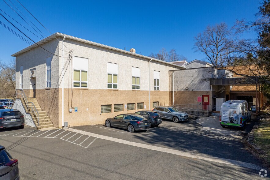 More Photos Of 321 Morris Rd, Fort Washington Flex For Lease