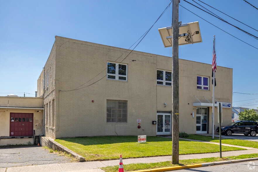 More Photos Of 331-333 1st St, Carlstadt Warehouse For Lease