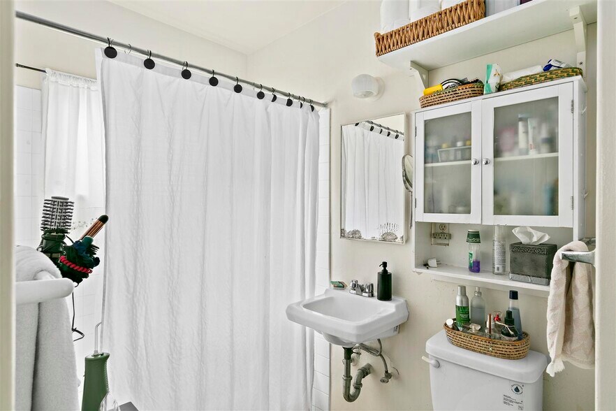 More Photos Of 3731 Glendon Ave, Los Angeles Apartments For Sale