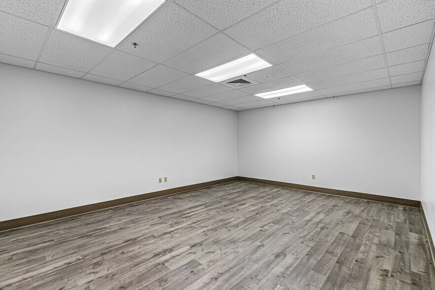 More Photos Of 1990 NW Washington Blvd, Grants Pass Warehouse For Sale