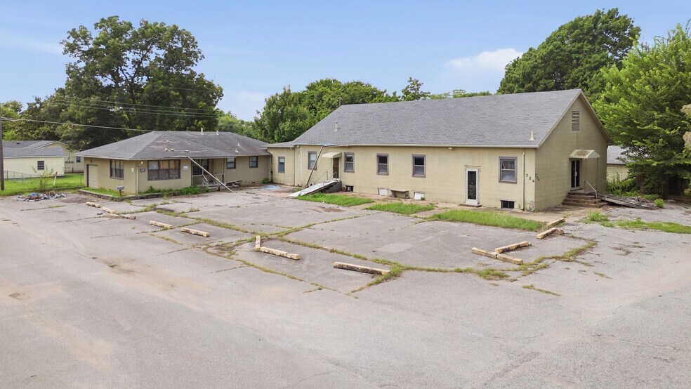 Primary Photo Of 226 E Jefferson St, Bixby General Retail For Sale