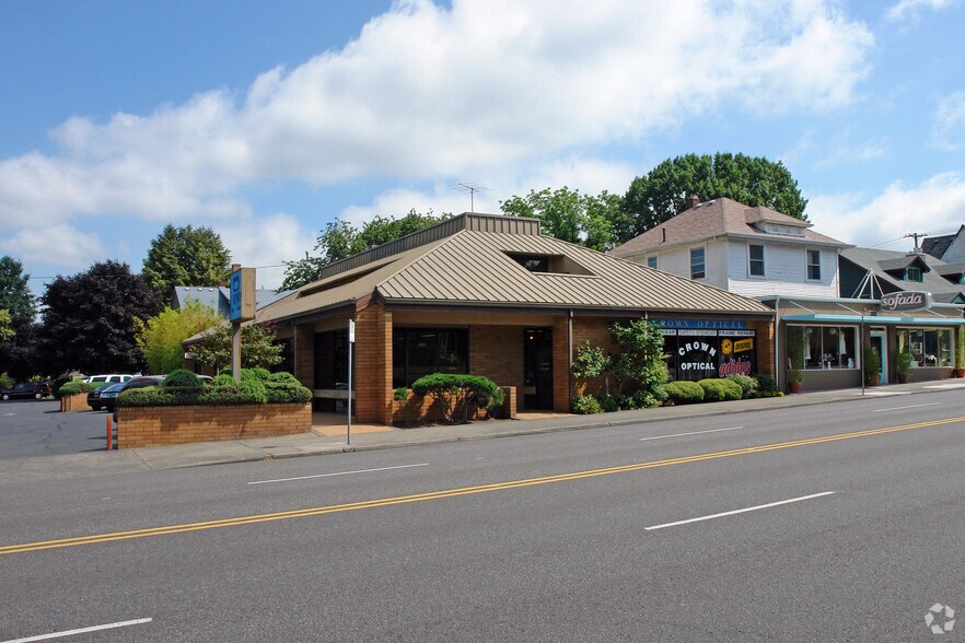 More Photos Of 2927–2933 E Burnside, Portland Medical For Lease