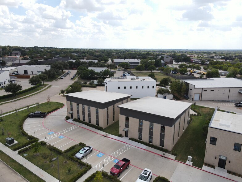 More Photos Of 4305 Marsh Ridge Rd, Carrollton Showroom For Sale