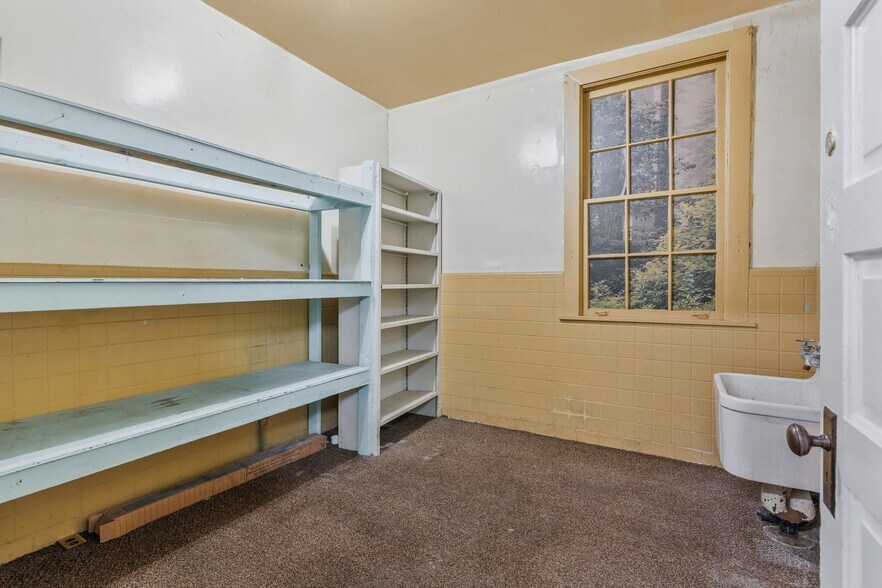 More Photos Of 904 Gallatin Ave, Nashville General Retail For Sale