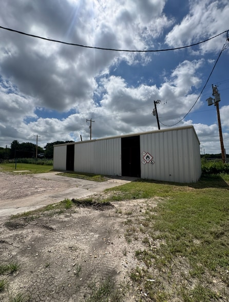 More Photos Of 616 S 9th St, Corsicana Warehouse For Sale