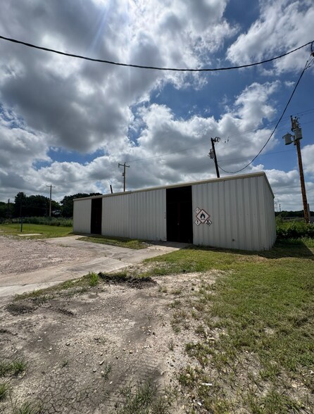 More Photos Of 616 S 9th St, Corsicana Warehouse For Sale