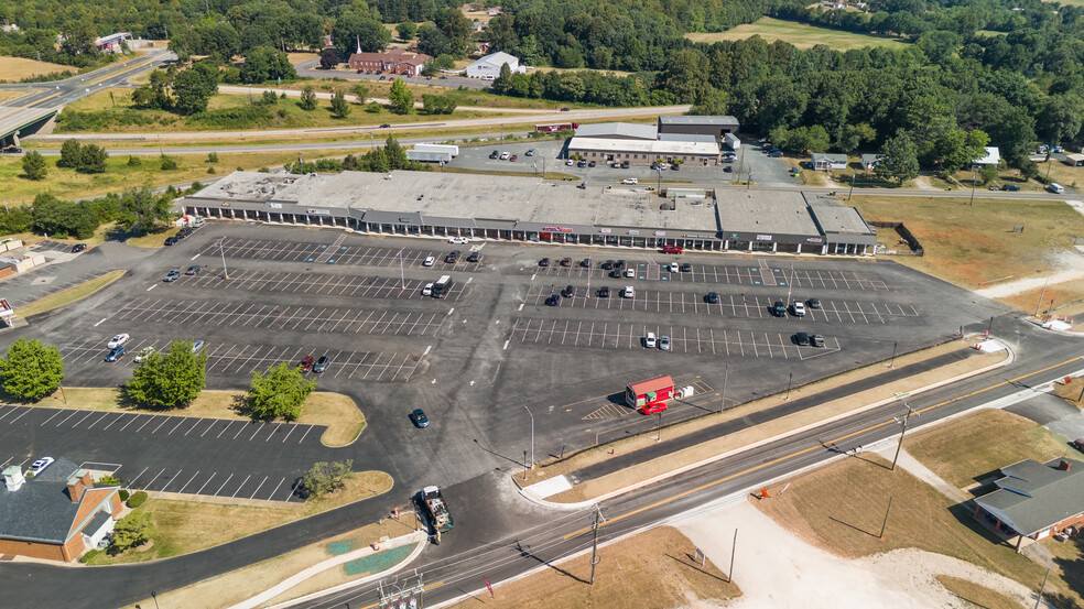 Primary Photo Of 175-201 Old Courthouse Rd, Appomattox General Retail For Sale