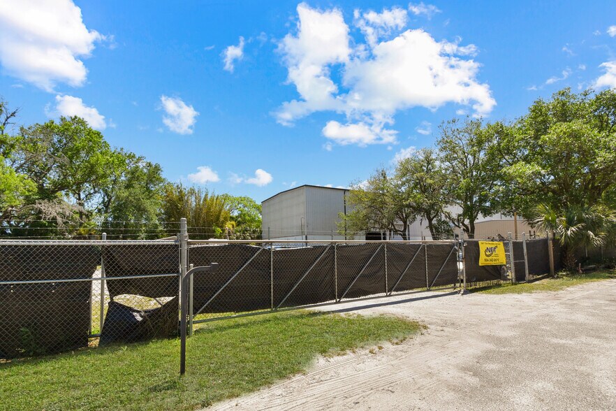 More Photos Of 1324 Mattie St, Saint Augustine Warehouse For Sale
