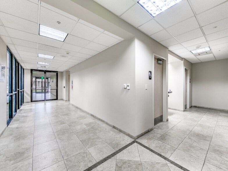 More Photos Of 12606 Greenville Ave, Dallas Medical For Lease