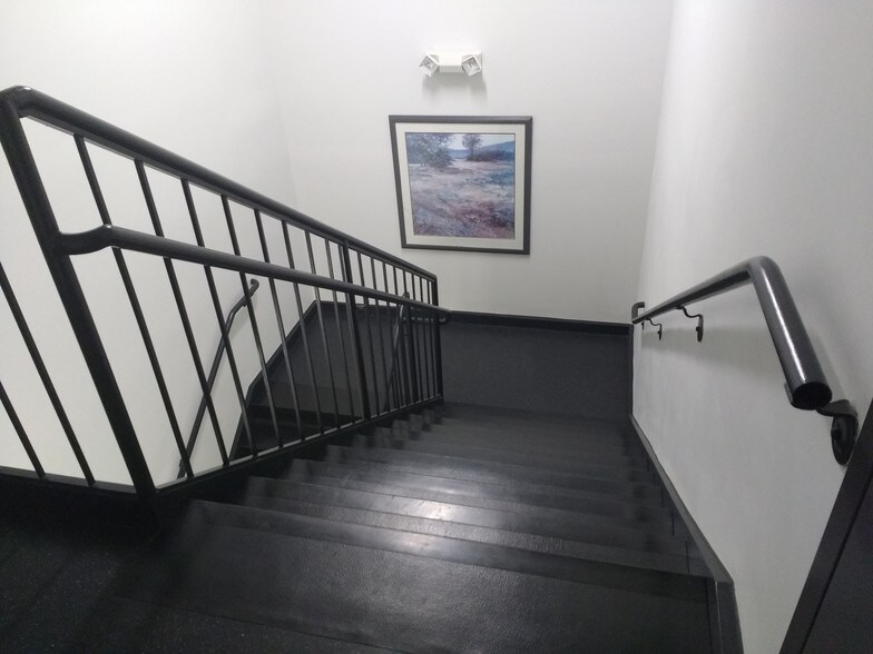 More Photos Of 160 Chapel Rd, Manchester Office For Sale