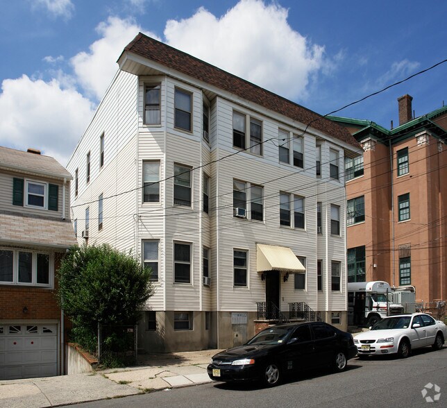 Primary Photo Of 103-105 Devon St, Kearny Apartments For Sale