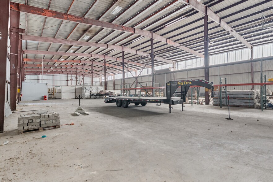 More Photos Of 6754-6758 Northwinds Dr, Houston Warehouse For Lease
