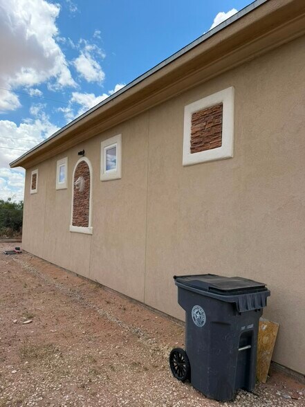 More Photos Of 13618 Emma Ln, El Paso Flex For Lease