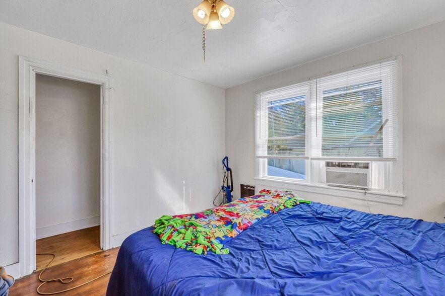 More Photos Of 2203 Skidaway Rd, Savannah Freestanding For Sale