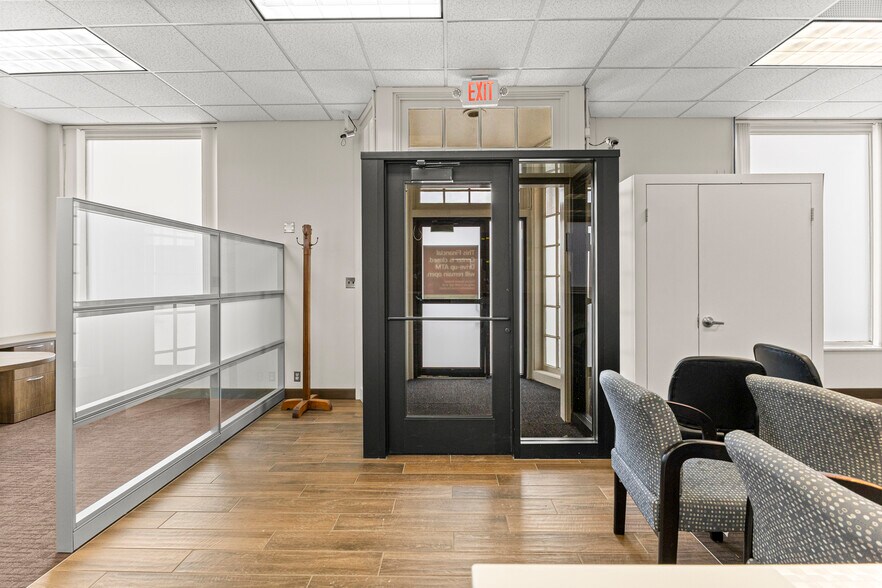 More Photos Of 23700 Goddard Rd, Taylor Bank For Lease