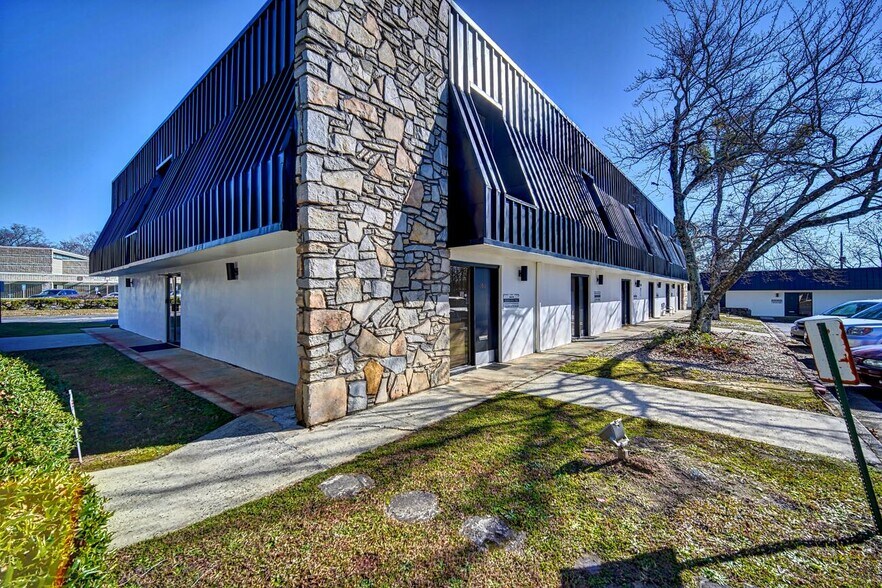 More Photos Of 2321 4th St, Tucker Office For Lease