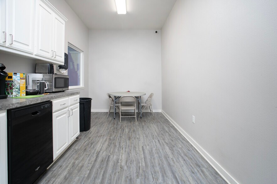 More Photos Of 9854 US Highway 271, Tyler Warehouse For Sale