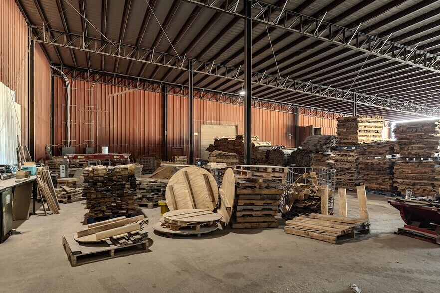 More Photos Of 1200 Bissell St, Venice Warehouse For Sale