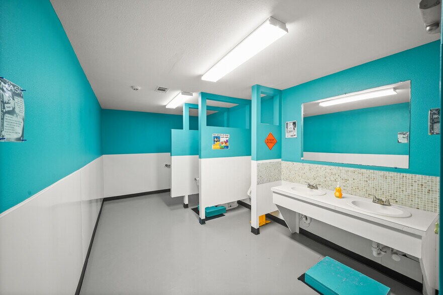 More Photos Of 3711 W Orem Dr, Houston Religious Facility For Sale