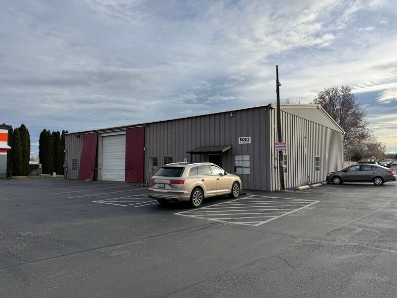 Primary Photo Of 5003 W Clearwater Ave, Kennewick Service For Lease