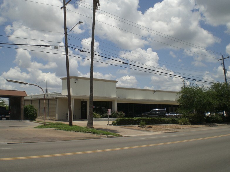 More Photos Of 6030 S Rice Ave, Houston Flex For Lease