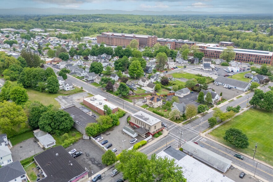 More Photos Of 119 Winsor St, Ludlow Office For Sale